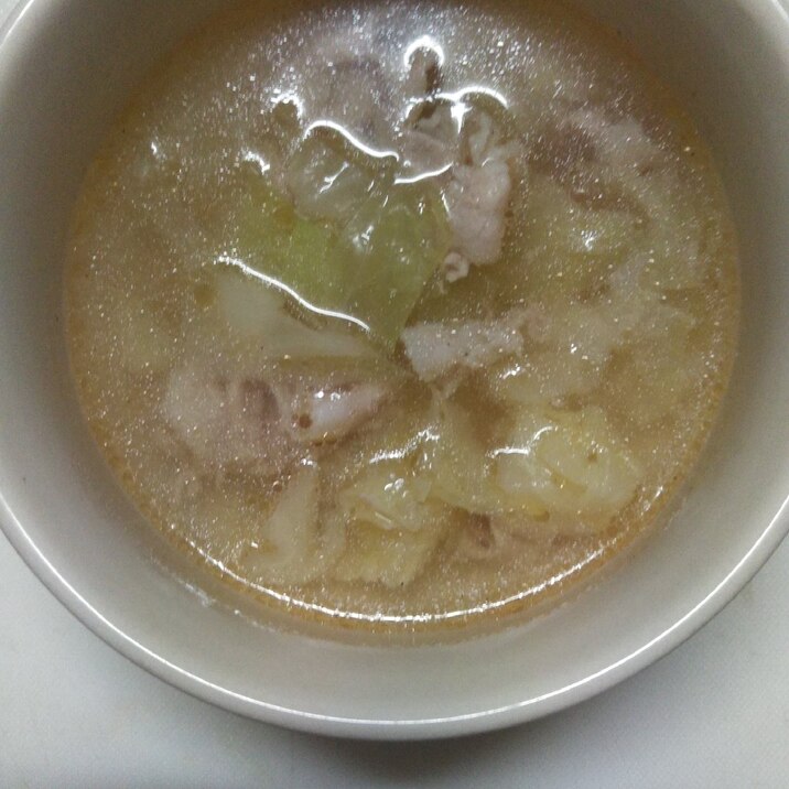 豚肉とキャベツのスープ